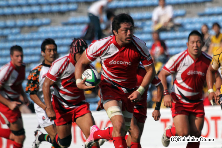 サントリーとの練習試合の日は、足の痛みをこらえて歩いていた