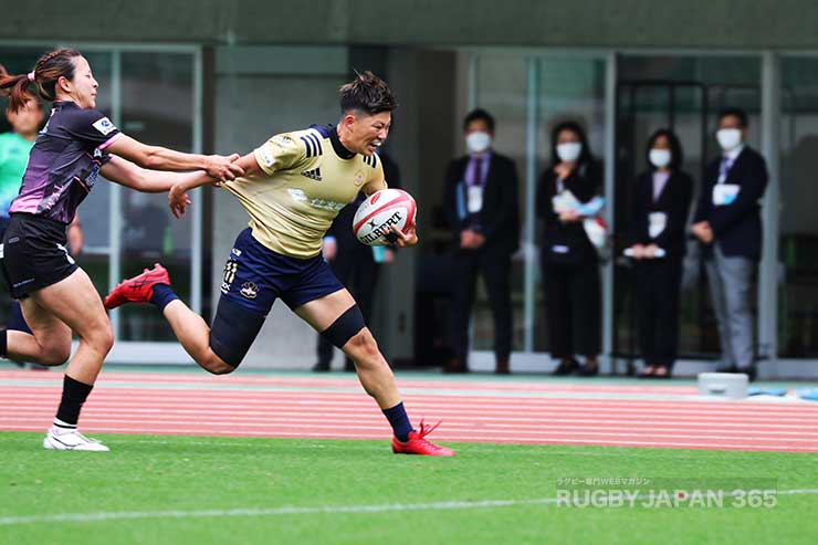 3位決定戦・後半5分、三重パールズ・保井沙予が勝利を近づけるトライ！
