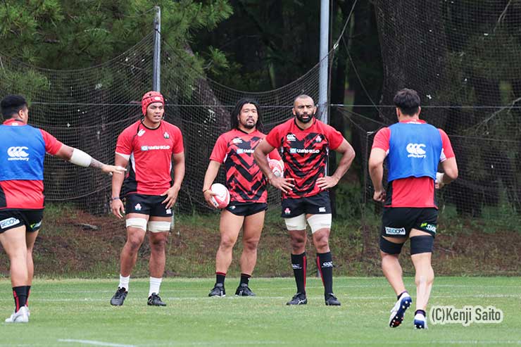 左から、サウマキアマナキ、堀江翔太、リーチマイケル