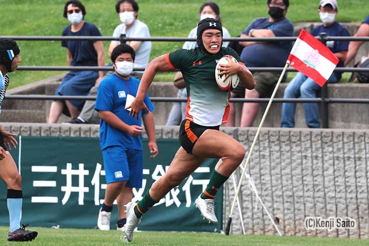 キックオフからチャンスメイクをした東福岡の大川主将