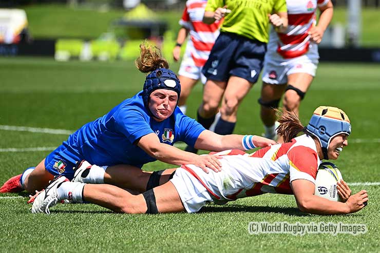 前半29分、日本はFL細川恭子のトライで同点とする