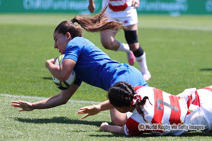 前半7f分、日本はWTBマガッティに先制のトライを許す