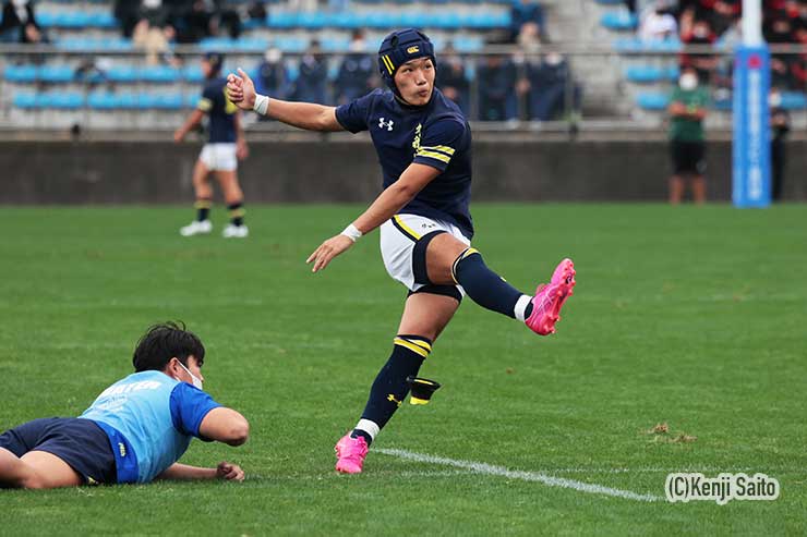 ゴールを決めるSH酒井明人