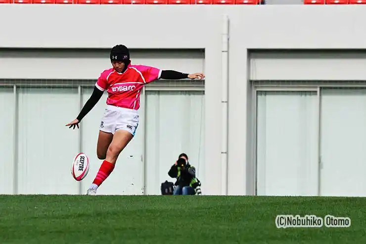 東軍15松村美咲のキックオフで試合は始まった