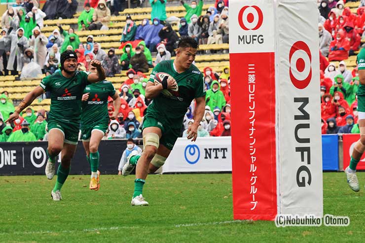 後半20分、鶴谷昌隆のトライでダイナボアーズが逆転