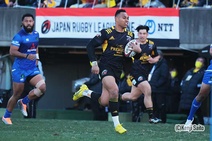 前半34分、テビタ・リーのトライ
