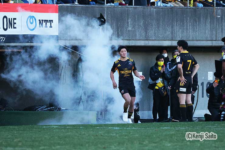 ハーフタイムに行われたサンゴリアスの新入団選手紹介。大学日本一に貢献した高本幹也