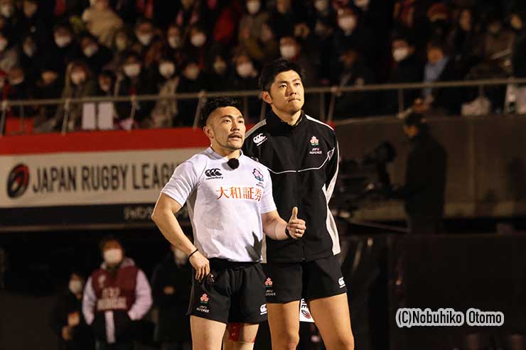 TMOの判断を仰ぐ滑川レフリー