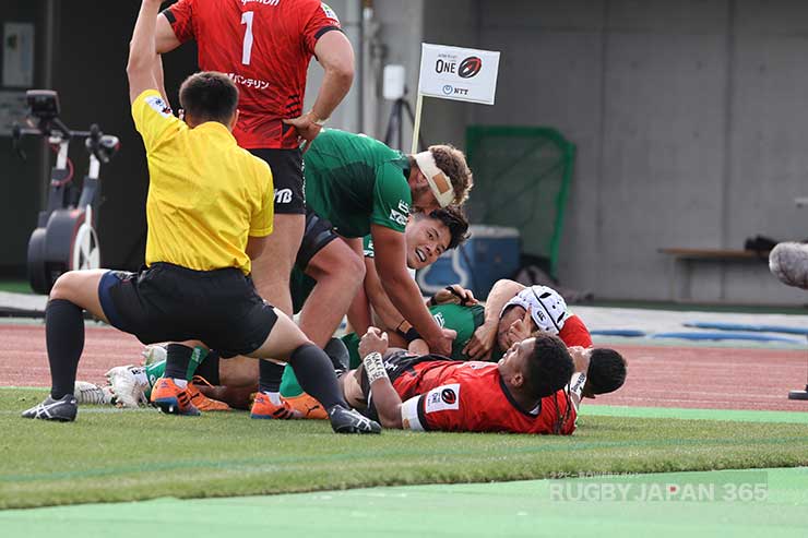 前半7分・WTBタウモハパイホネティのトライでダイナボアーズが先制