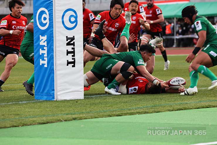 後半残り1分少々、イーグルスは小倉順平のトライでボーナスポイントを獲得
