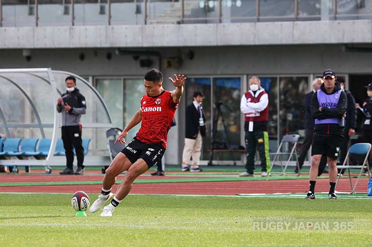 左隅からののコンバージョンを田村が決め21-22とイーグルスが逆転
