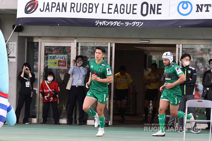 岩村昂太キャプテンを戦闘に入場