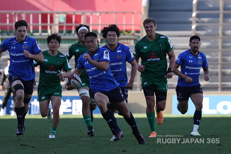 前半終了間際、WTB長田智希の突破から