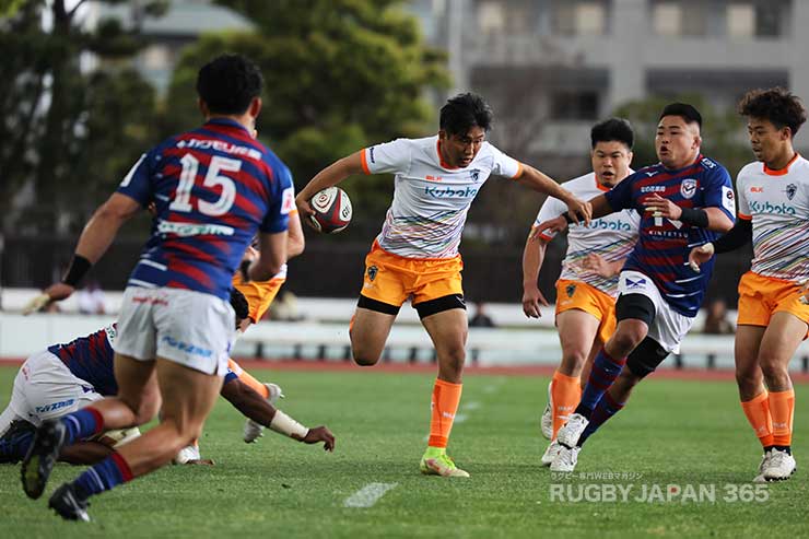 最後列から果敢に仕掛けたFB島田悠平