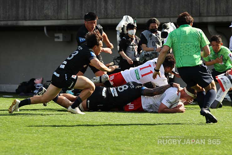 前半30分マイケル・アラダイスのトライ