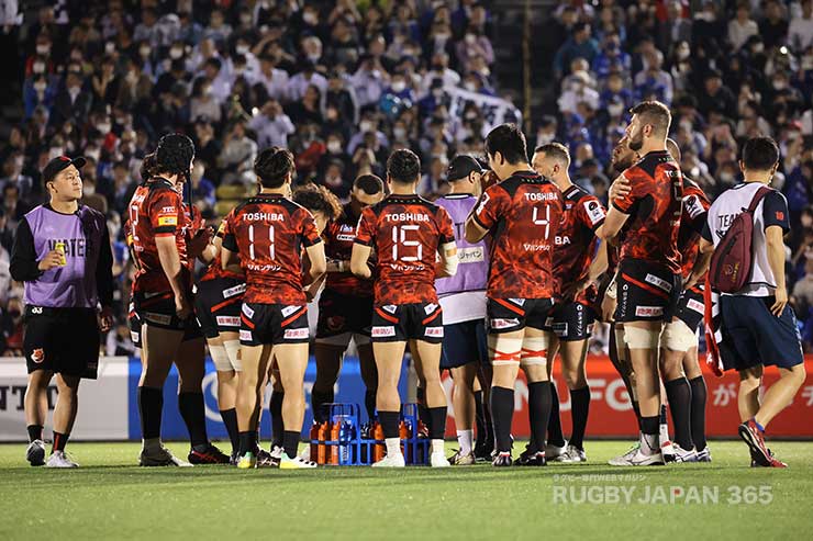 プレーオフ進出に臨みつなげるために試合に向かうブレイブルーパス