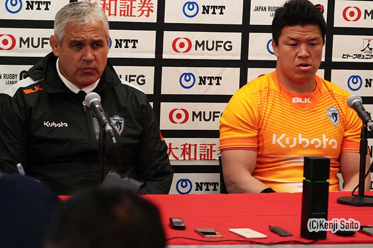フラン・ルディケHCと立川理道キャプテン