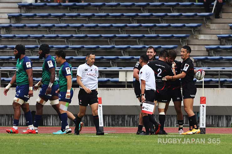前半28分WTBダーヴィッド・ケラーマンのトライで8-0