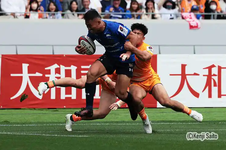 長田が木田・根塚のタックルを交わしインゴールへ。