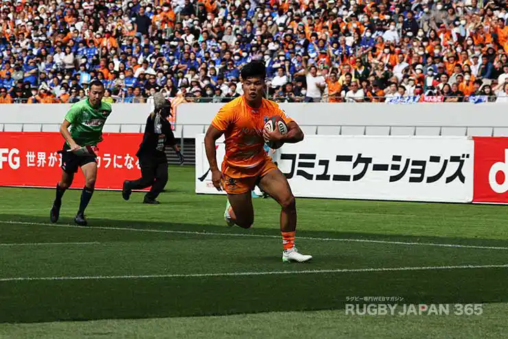 そのままインゴールへ再び逆転となるトライ