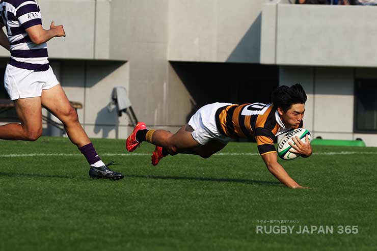 山田が非凡なランニングスキルでトライ
