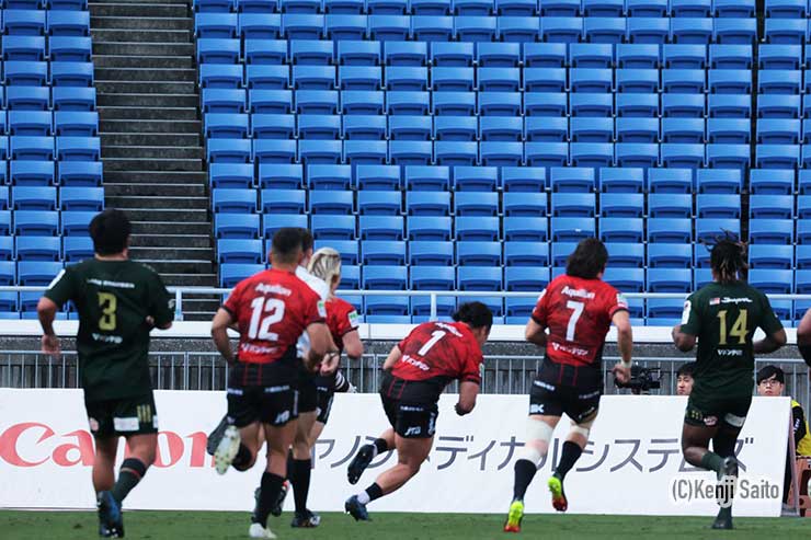 イーグルスはPR岡部崇人のトライで先制