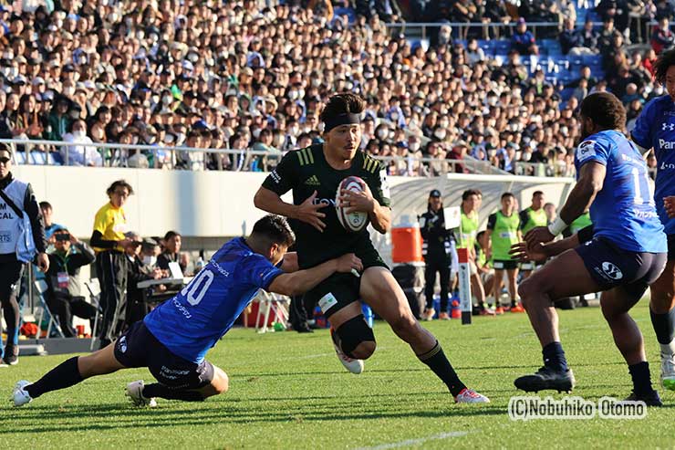 髙橋汰地がゴールに迫る