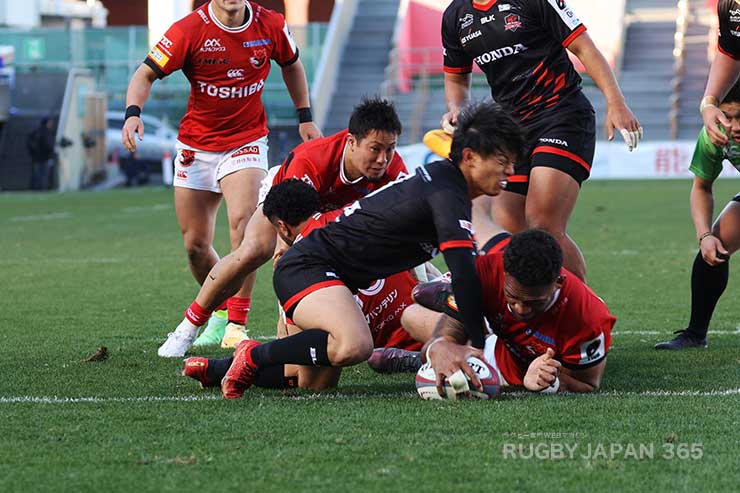 前半33分、CTBセタ・タマニバルがトライ