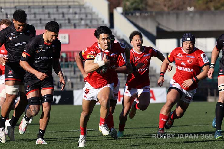 前半3分WTB濱田将暉のトライでブレイブルーパスが先制