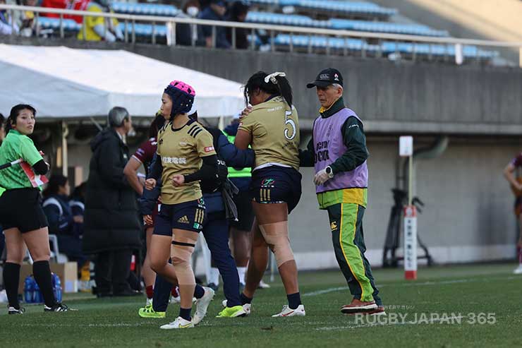 前半14分で三重パールズは攻撃の要を失った