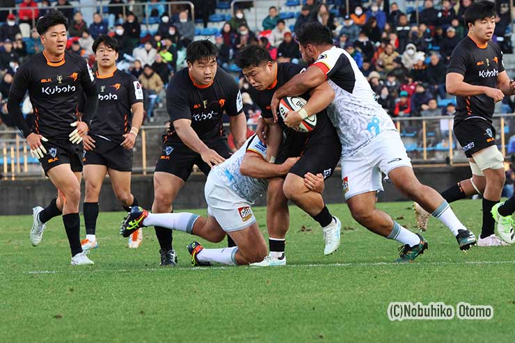 フィールドプレーでも積極的にボールキャリー