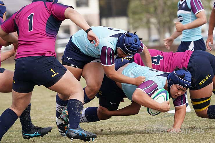 桐蔭学園はゴールライン手前までボールを運ぶも決めきれず