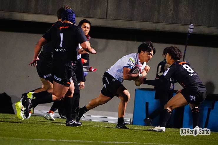 10分、イーグルスWTB竹澤正祥がこの試合で初めてのトライ