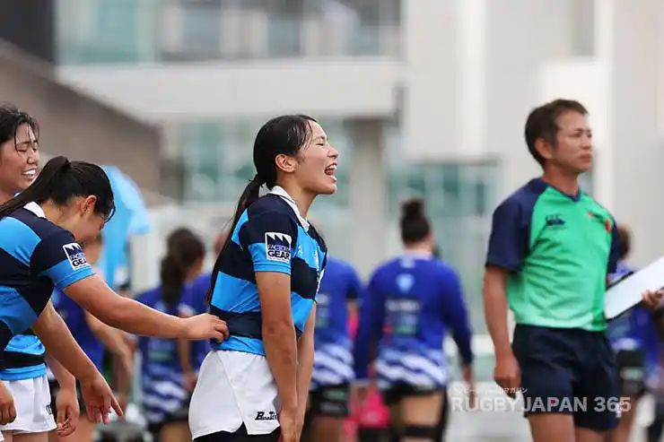 15人制からセブンズにチャレンジした根塚選手の初トライに大内田夏月も「智華(ちはる)」と声をかける