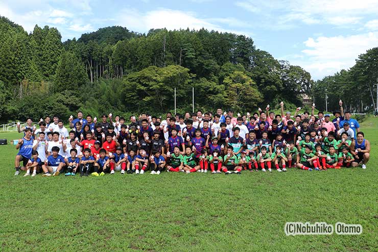 絆キャンプ・ラグビークリニックに参加した100名超のジュニアラガーたち総集合!