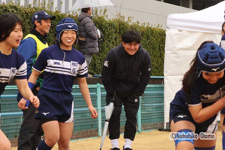 準決勝_関東学院六浦22-0桐蔭学園_4_佐藤健次が激励