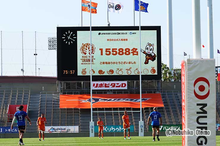 観衆は15000人を超えた