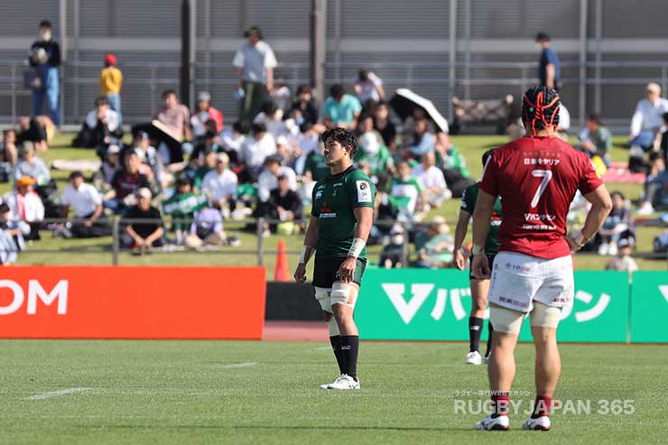 後半の入りHIAで服部航大がいきなり負傷交代.