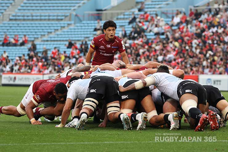前半17分・敵陣ゴール前スクラムから