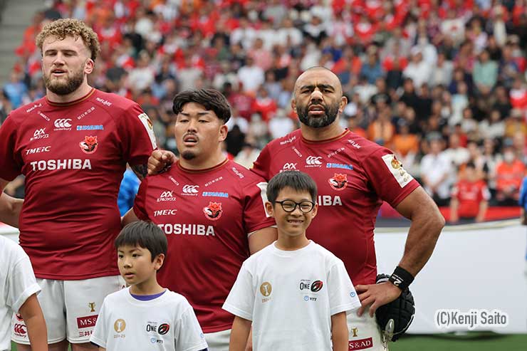 国歌斉唱するリーチ・マイケル