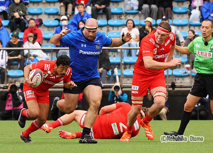 仕掛ける日和佐とサポートするレタリック