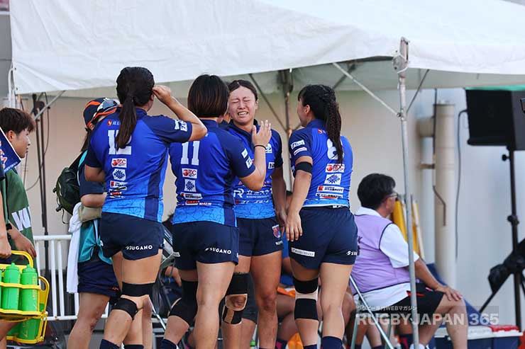 新チームで初めてフェニックスに勝利し喜ぶ松井渓南キャプテン