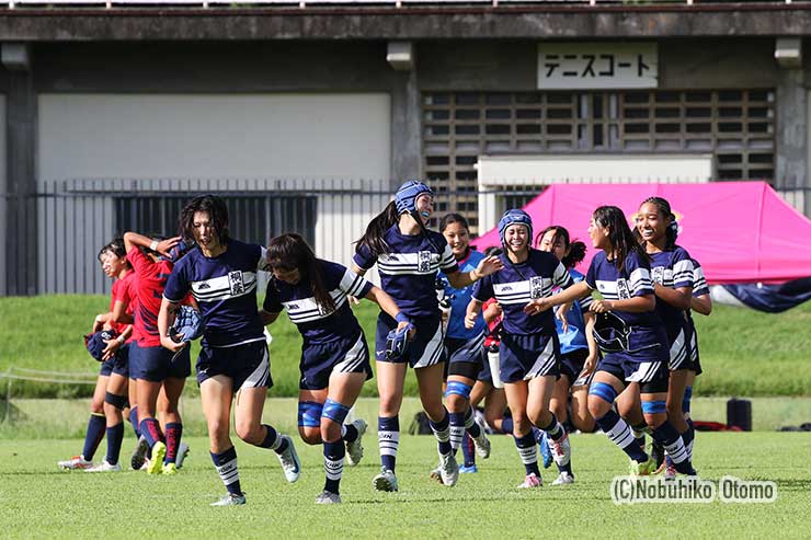初の決勝進出に喜ぶ桐蔭