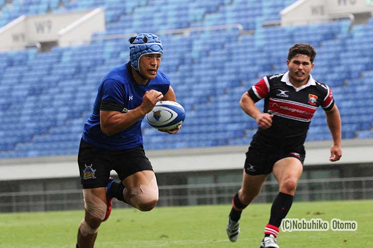 WTBに入った谷山の先制トライ