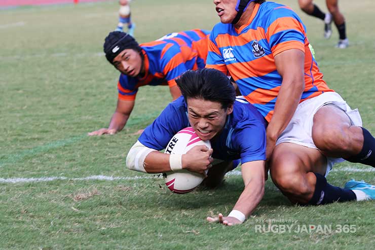 浦本がゴールに迫る