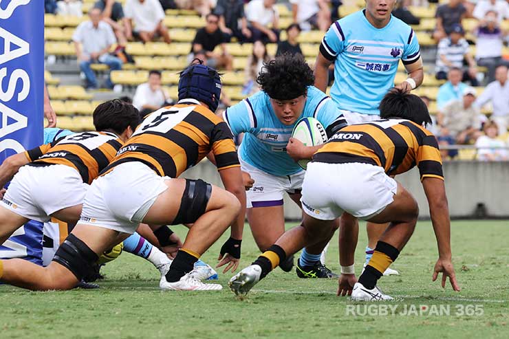 茨木海斗がゴールに迫るも