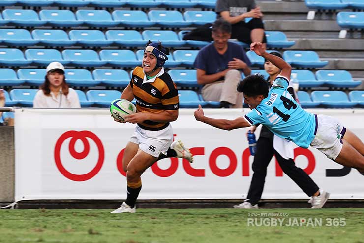 後半ロスタイム・草薙匠海が外にステップを切ってWTB濱島遼を抜き去る