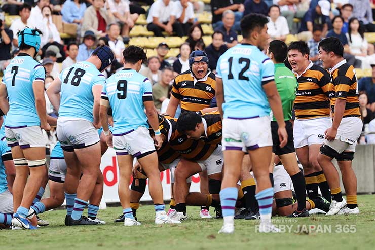 スクラム前に気合を入れる申驥世