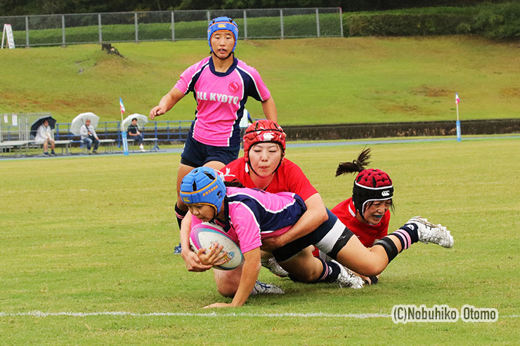星野瑠奈と髙﨑真那のトライセービングタックル