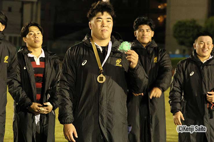 プレーヤーオブザマッチは早稲田LO新井瑛太